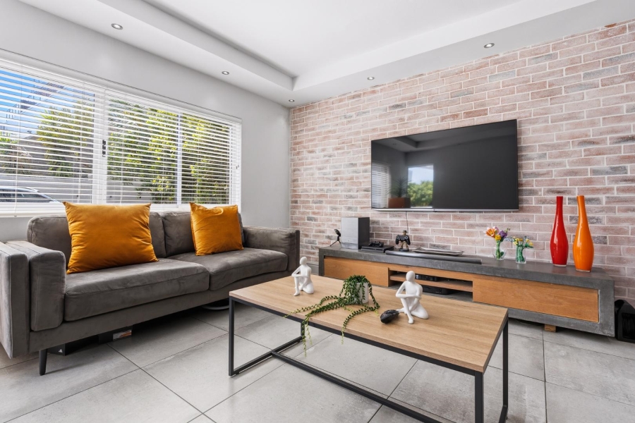 2 Bedroom Property for Sale in Sea Point Western Cape